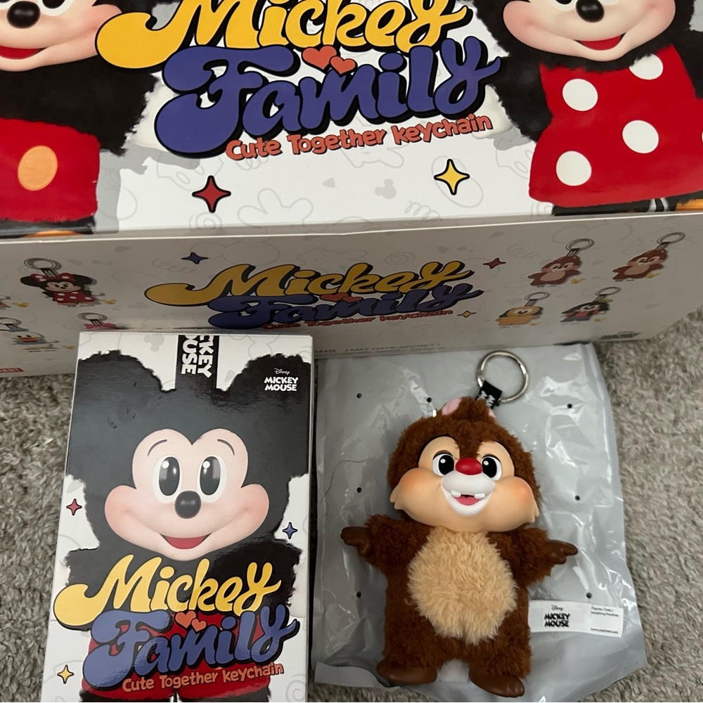 (BNIB) Pop Mart Mickey Family Cute Together Keychain - Dale
